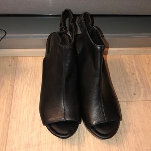 Wedge sandals by Kenneth Cole